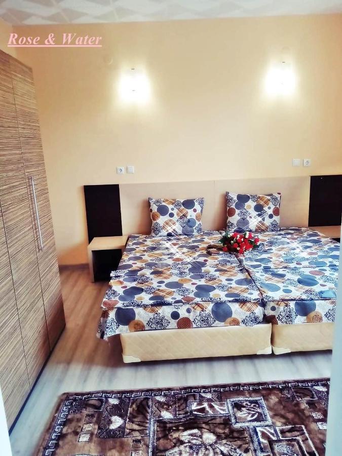Rose & Water Guest House Pavel Banya Esterno foto