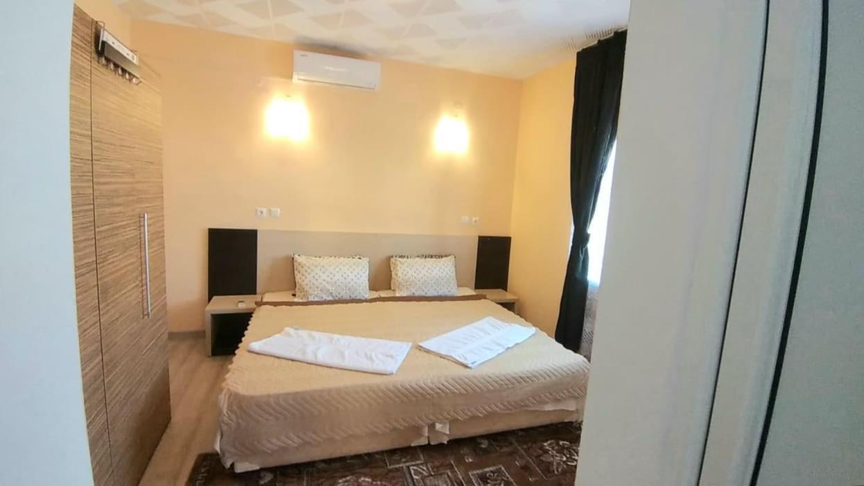 Rose & Water Guest House Pavel Banya Esterno foto