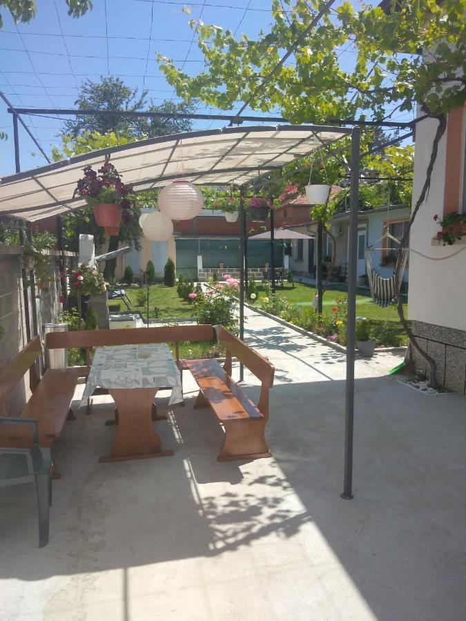 Rose & Water Guest House Pavel Banya Esterno foto