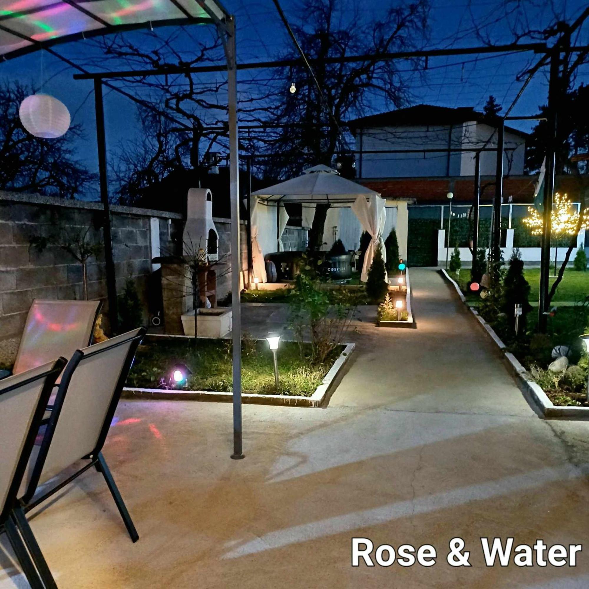 Rose & Water Guest House Pavel Banya Esterno foto